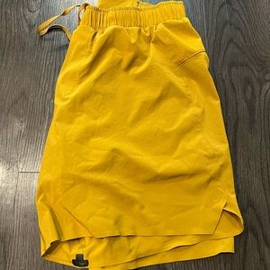 Lululemon 6” Surge Shorts w/ Liner (Gold) Size Large